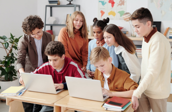 Apstiprināti nosacījumi investīciju programmai portatīvo datoru nodrošināšanai skolēniem