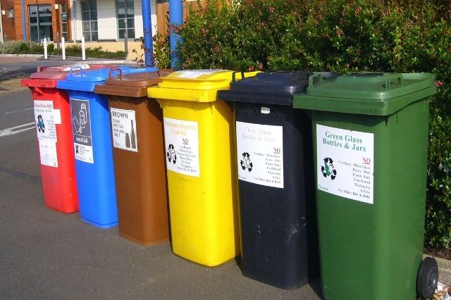 Rīgā komersantiem jānodrošina atkritumu šķirošana
