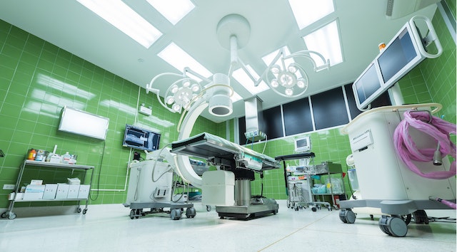 Kā nodrošināt modernākās iekārtas Latvijas slimnīcās?